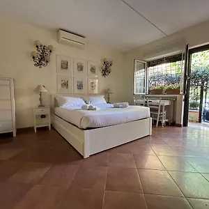 Apartment Lux Piramide, Rome